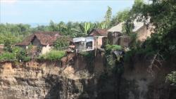 Longsor Hantui Tujuh Rumah di Desa Ngembeh