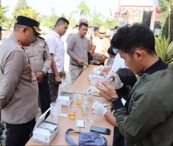 Komitmen Berantas Narkoba, Polres Humbahas Laksanakan Cek Urine Mendadak Terhadap Personel