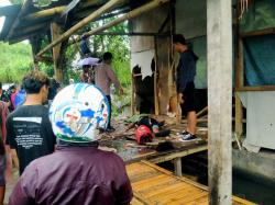 Nahas! Berteduh di Warung, Pria Ini Tewas Seketika Tersambar Petir