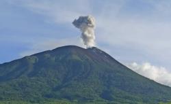 Letusan Capai 400 Meter Gunung Api Ile Lewotolok Kembali Erupsi