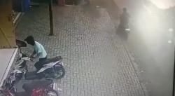 Viral !! Terekam CCTV Aksi Pencurian Motor Gagal Setelah Diketahui Sang Pemilik