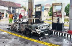 Mengisi BBM, Mobil Sedan Hangus Terbakar di Wonogiri