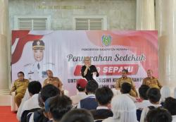 Gerakan Sedekah 1.000 Sepatu di Lingkungan Pemkab Indramayu, Diwarnai Suasana Tangis dan Haru