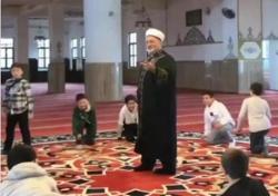 Imam Masjid di Turki Punya Trik Agar Anak Kecil Mau ke Masjid