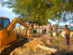 Cegah Abrasi Pantai, Desa Boncong, Bancar, Tuban Bangun Tanggul Laut