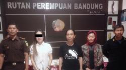 Kejari Bandung Jebloskan Tersangka Kasus Penjualan Rumah Mewah ke Rutan Perempuan