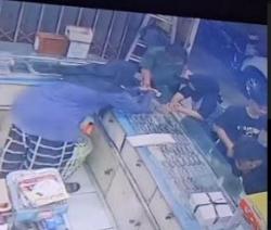 Pasangan Suami Istri Mencuri  Ponsel Karyawan Toko Reparasi Jam di Semarang Terekam CCTV