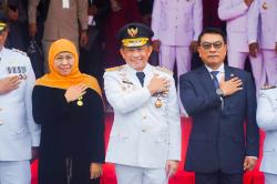 Khofifah Satu-Satunya Gubernur yang Terima Satyalancana Karya Bhakti Praja Nugraha dari Presiden RI