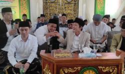 Hadiri Tasyakuran dan Doa Bersama Keberangkatan Haji, Gus Barra Disambut Ribuan Jemaah