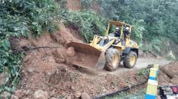 Material Longsor Dibersihkan, Jalan Menuju Wisata Negeri di Atas Awan Lebak Berangsur Normal