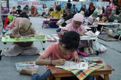 Edukasi Larangan Kantong Plastik, Toko Mas Wahyu Redjo Gelar Lomba Mewarnai Shopping Bag