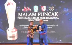 Raih PWI Jatim Award 2024, Bank Jatim Boyong Penghargaan Bidang Sport Achievement