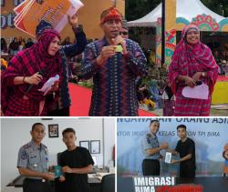 Ambil Bagian di Festival Rimpu Mantika, Imigrasi Bima Beri Door Prize pada Warga yang Beruntung