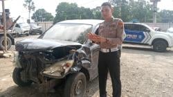 Akibat Mengantuk, Mobil Toyota Tabrak Rumah Warga