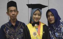 Kisah Inspiratif Ulfatun Nikmah Raih Gelar Master Cumlaude, Ayahnya Seorang Buruh Ukir 