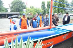 Risiko Nelayan di Cilacap Tinggi, Pertamina Serahkan Perahu Rescue 