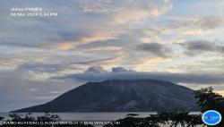 Update Aktivitas Gunung Ruang, Asap Kawah Putih Tebal Setinggi 400 Meter Masih Teramati