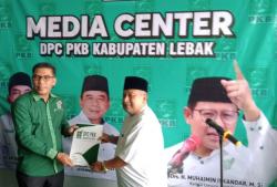 Bakal Calon Bupati Lebak H Akhmad Jajuli Serahkan Pengembalian Formulir Pendaftaran ke Dua Parpol