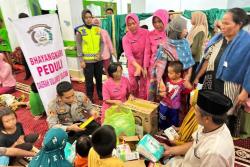 Peduli Bencana Luwu, Polres Luwu Utara Serahkan Ratusan Paket Sembako dan Obat-obatan