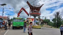 Tuai Penolakan Warga, Tugu Tongkonan Rumah Adat Toraja di Kota Bontang Dibongkar