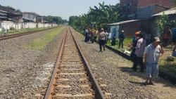 Pengendara Motor Tertabrak Kereta Api akibat Trobos Palang di Semarang, Seorang Wanita Tewas