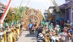 Pawai Budaya Meriahkan Acara Petik Laut Desa Randuputih Probolinggo