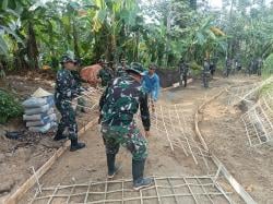 TNI Bakal Sulap Jalan Tanah dan Berbatu di Pelosok Kuningan Jadi Lebih Mulus