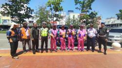 Juru Parkir di Batam Kini Pakai Seragam Baru, Warnanya Pink