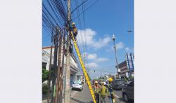 Banyak Kabel Optik Ilegal, PLN Icon Plus Lakukan Penataan dan Pendataan Kabel di Tiang PLN Jember