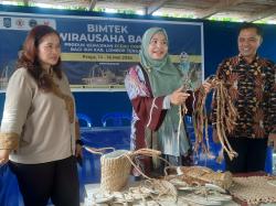 Latih Puluhan IKM di Lombok Tengah, Sulap Eceng Gondok jadi Aneka Kerajinan