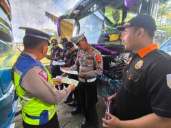 Antisipasi Libur Sekolah Satlantas Polres Karanganyar Gelar Ram Check di Garasi Bus  Pariwisata