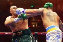 Oleksandr Usyk Juara Tak Terbantahkan di Kelas Berat, usai Robohkan Tyson Fury di Ronde 9