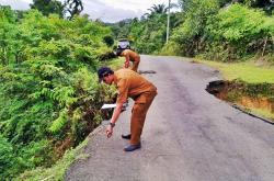 PUPR Aceh Barat Tangani Jalan Amblas di Tanoh Mirah Sungai Mas