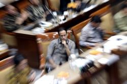 DPR Desak Nadiem Tinjau Ulang Kebijakan UKT dan KIP