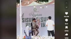 Patah Tulang, Siswi SMP di Bali Digendong Ayah saat Wisuda bikin Terharu