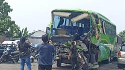 Polda Jatim Ungkap Tragedi Maut Tol Jombang, Guru Meninggal Sopir Masih Kunyah Permen Karet, Aneh!