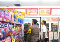 Minimarket di Caringin Bogor Dibobol Maling, Kosmetik Hingga Coklat Ludes Digasak Pelaku