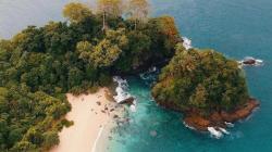 Sebelum Ramai Harus Dikunjungi, Pantai Teluk Hijau di Banyuwangi