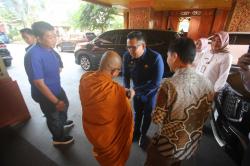 Hari Raya Waisak, Pj Wali Kota Mojokerto Gelorakan Semangat Bhineka Tunggal Ika