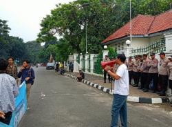 Ekspresi Kekecewaan, MATADEWA Gelar Aksi Unjuk Rasa di Depan Kantor DPRD Kabupaten Lebak