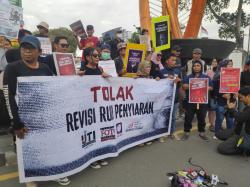 Demo Jurnalis Palu Tolak Perubahan UU Penyiaran