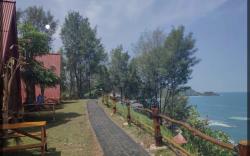 Menikmati Keindahan Pantai Menganti dan Sensasi Menginap di Menganti Cottage