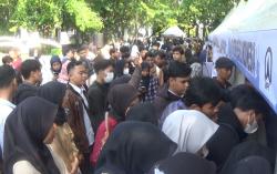 Sulit Cari Kerja, Ribuan Pengangguran di Purwakarta Serbu Job Fair