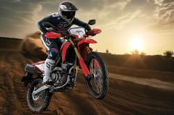 Awal Mula Tren Aksi Wheelie, Manuver Bahaya yang Tak Boleh Sembarangan