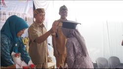 Puluhan Orang Tua Hebat Desa Pakuniran Diwisuda, Diharapkan Dapat Mendidik Anak Dengan Baik