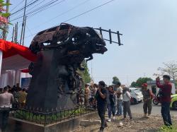 Kapolres Karawang Bangun Monumen Maut di Perlintasan Kereta Api Sebagai Pengingat Kewaspadaan