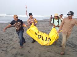 Satu Orang Nelayan Asal Indramayu Ditemukan Tewas di Pantai Datar Sindangbarang