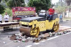 Polres Banjar Musnahkan Ratusan Botol Miras dan Ribuan Butir Obat Terlarang Hasil Razia