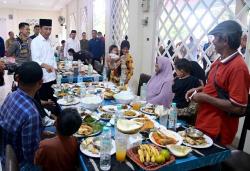 Jokowi Ajak Warga Kampar Usai Shalat Jumat di Masjid Abdullah bin Abbas