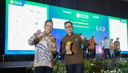 Sehari Usai Launching PosIND Goes Green, Pos Indonesia Sabet Penghargaan Top CSR Award 2024